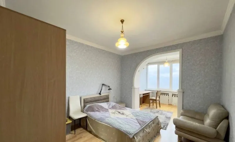 G‘ishtli 3 xonali kvartira sotiladi, o‘rtacha ta’mirlangan, 82 m² 3