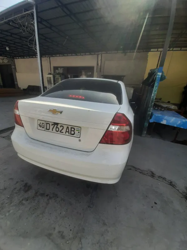 Nexia 3 yaxshi holatda