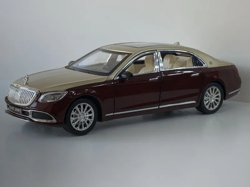 Modelka Mercedes-Benz Maybach S600 1:24 5