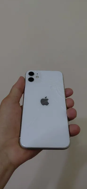 iPhone 11 Xotira 64 yonqis 74 xameri radnoy