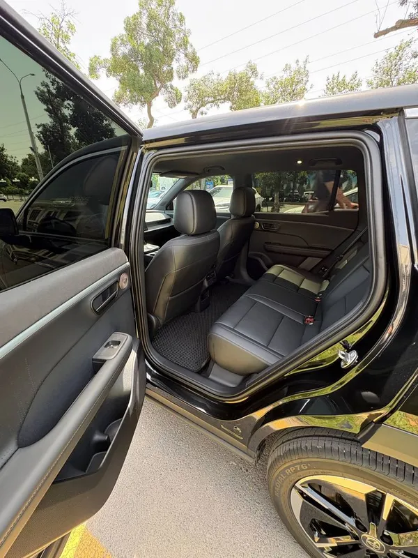 TOYOTA BZ3X Pro Plus EV 520 чистый как новый — фото 5