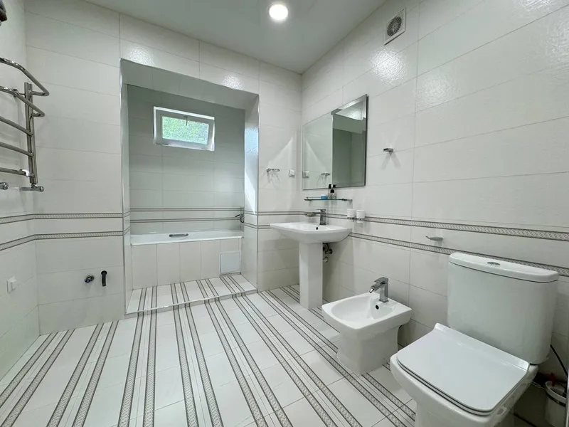 Продаётся 4-комнатная квартира, 124 м², 3/4, Яшнабадский район 10