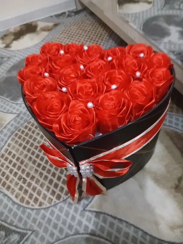 Qo‘l mehnati , 2qavatli lentali atirgullar