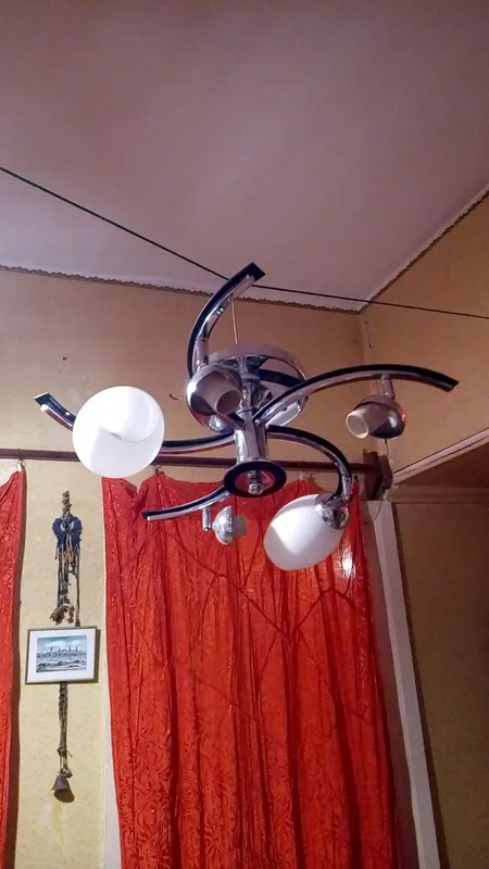 Люстра пяти лампавая