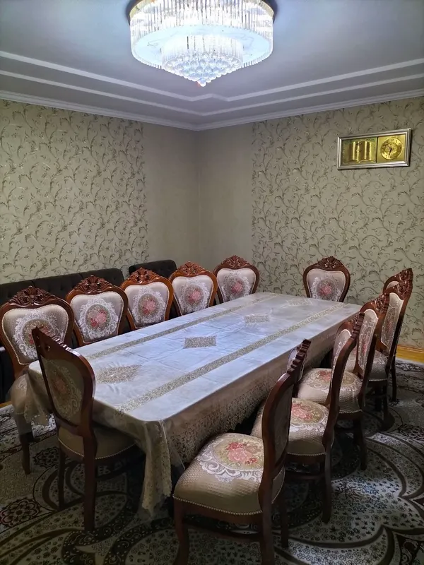 Продается комплект стол и 12 стулья из чинара