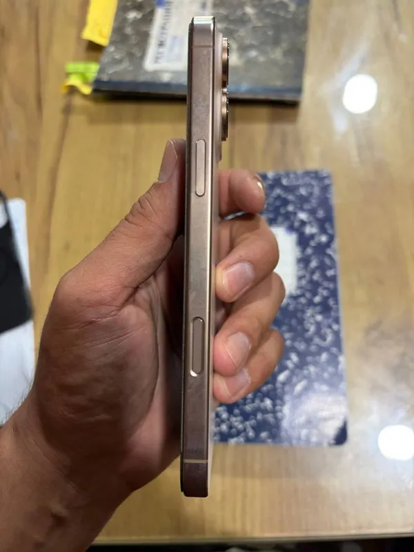 Iphone 16 pro max 3