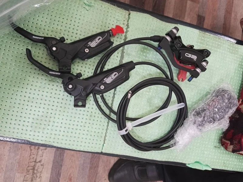 Продам новые гидравлические тормоза Sram G2 RE Продам новые гидравлические тормоза Sram G2 RE