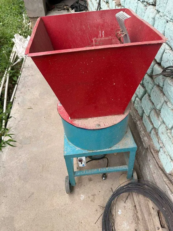Drobilka sotiladi. joxori, pichan uchun 1 Drobilka sotiladi. joxori, pichan uchun 1