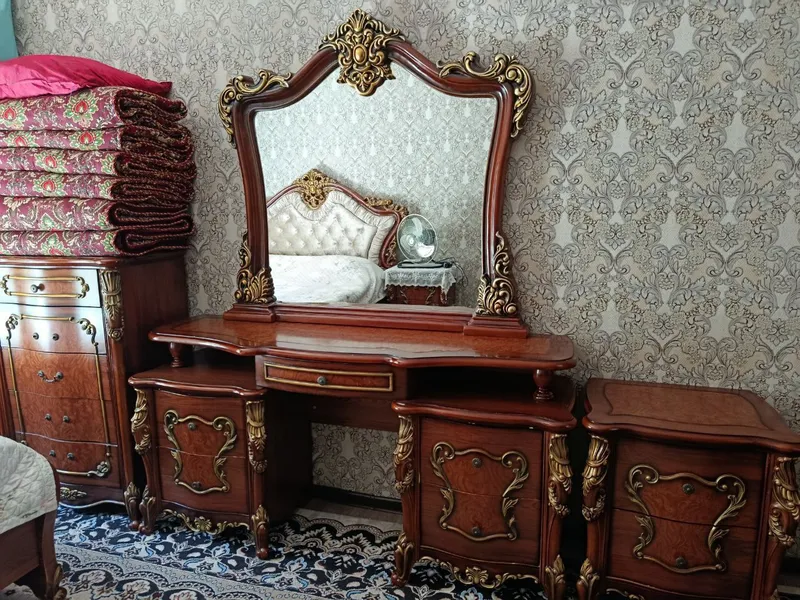 Спальные гарнитуры продам 1