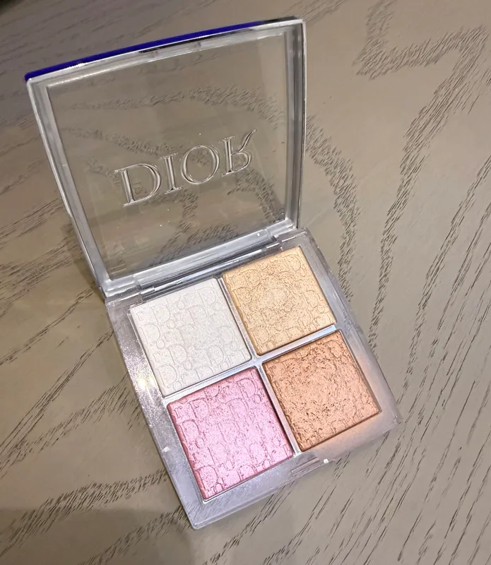 DIOR Backstage Glow Maximizer Face Palette 3 DIOR Backstage Glow Maximizer Face Palette 3