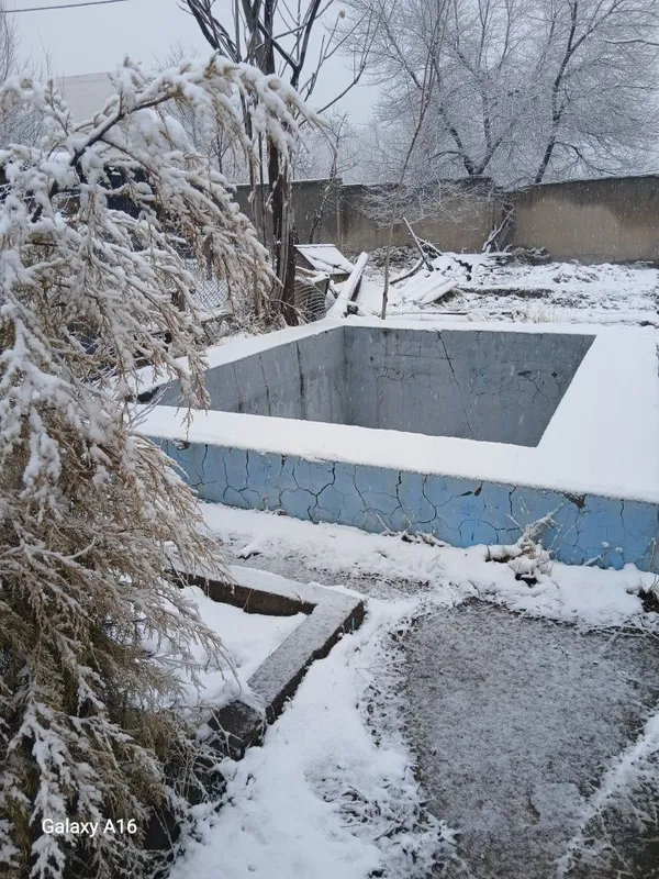 Продаётся 2-х ком. С летним бассейном, тапчаном и огородом — фото 7