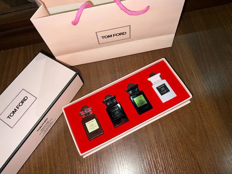 Подарочный парфюмерный набор Tom Ford Miniature Modern Collection 4 в 1 Подарочный парфюмерный набор Tom Ford Miniature Modern Collection 4 в 1