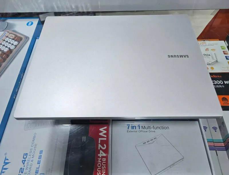 Samsung noutbook Sotiladi