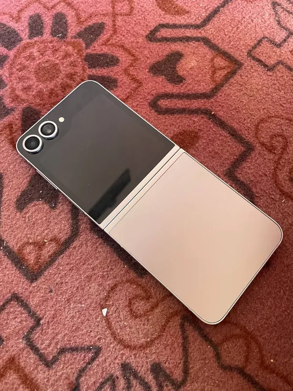Samsung Galaxy Z Flip 6 — фото 1