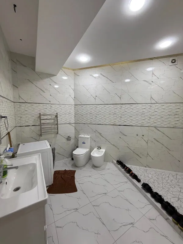 Shoshilinch ravishda minimalizm uslubidagi yangi ta’mirli keng 2 qavatli uy sotiladi 7