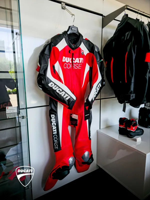 Оригинальная экипировка, одежда и аксессуары Ducati 6
