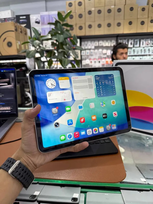 iPad 10 + Keyboard 7