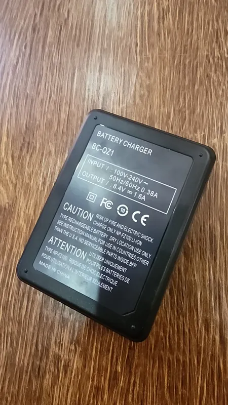 Продам новый зарядчик для sony BC-QZ1 копия. Работает отлично — фото 1