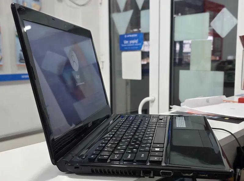Acer Aspire E1-410 notebook. — фото 2