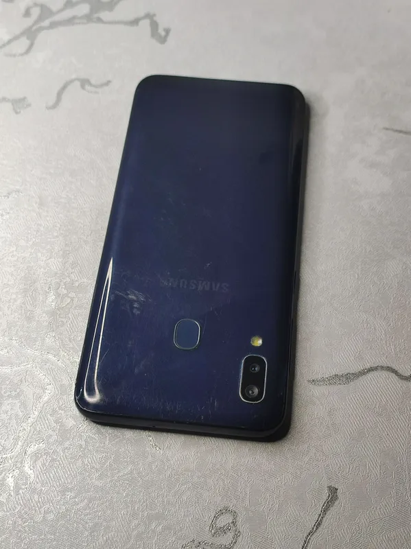 Samsung Galaxy A20 — фото 2