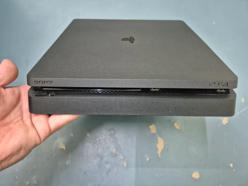 Продам Playstation 4 slim 1tb 11.00 hen 2