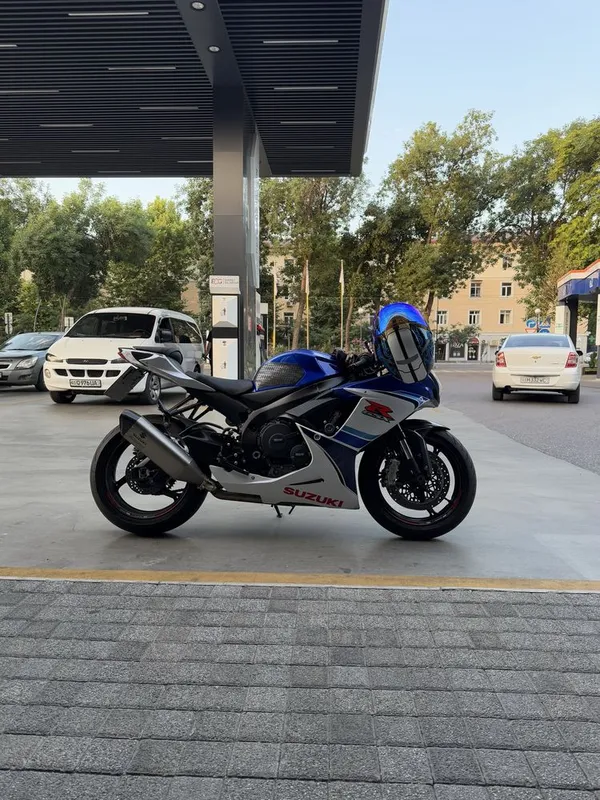 Продается мотоцикл Suzuki gsxr 600 1 Продается мотоцикл Suzuki gsxr 600 1