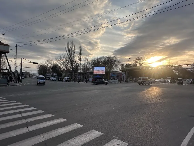 Tashqi ekranlarda peklama xizmati 3 Tashqi ekranlarda peklama xizmati 3