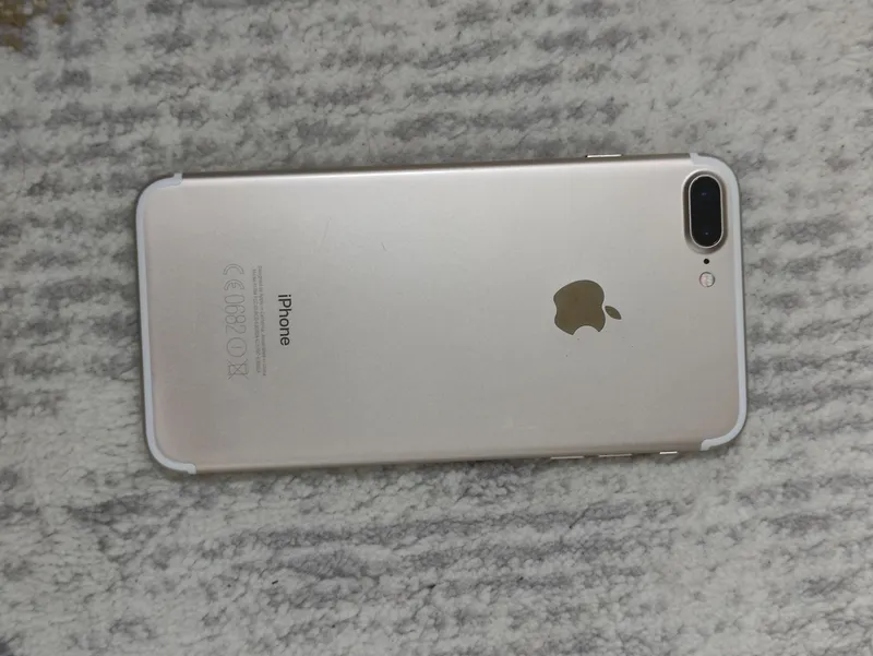 iPhone  7 plus 1