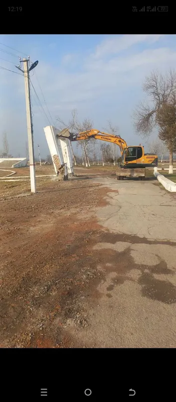 Hyundai 140 w sotiladi