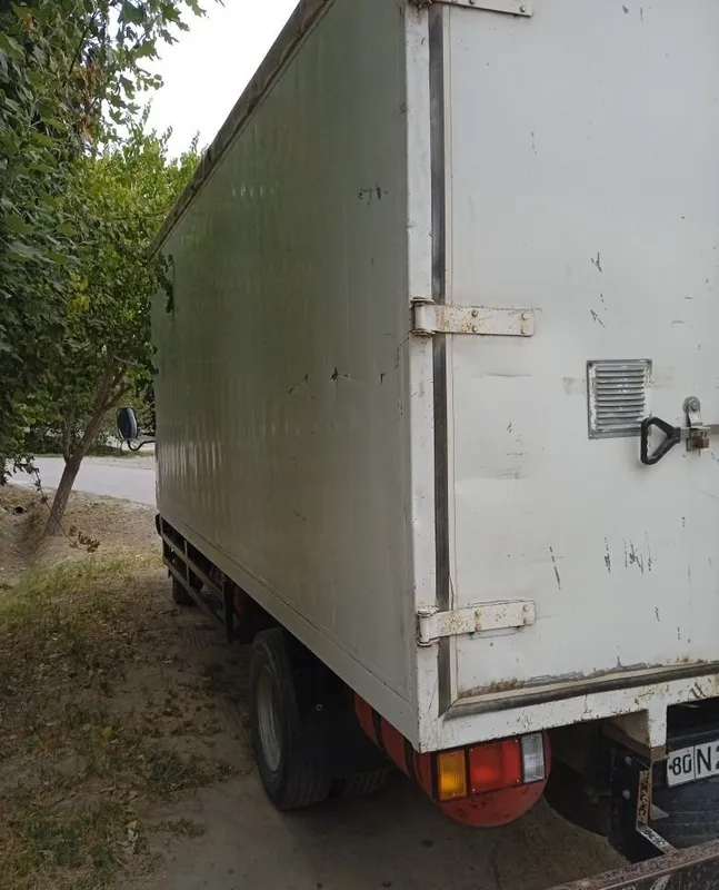 Исузу NQR 71 фургон 3