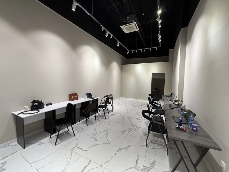 Buxoro Savdo Majmuasining 2-qavatida 37m2 do’kon sotiladi 5