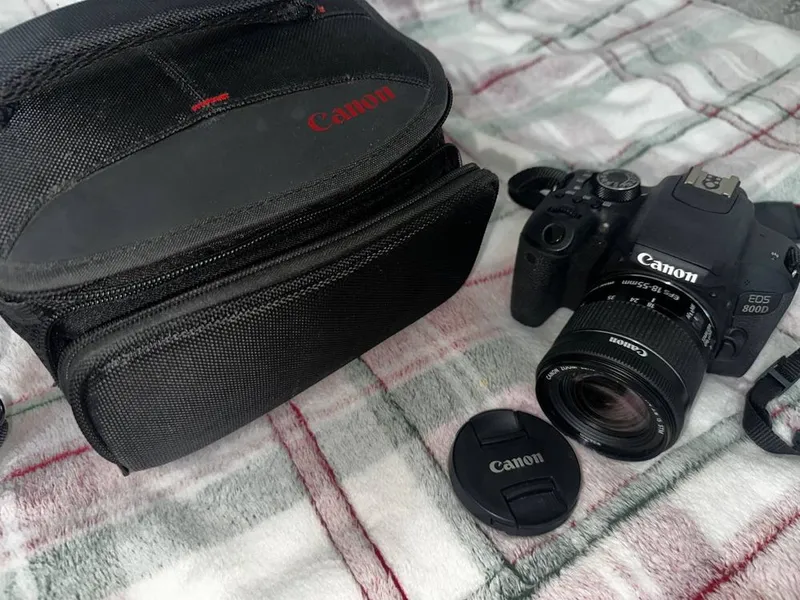 Canon EOS 800D в идеальном состоянии, пользовались 5-6 раз — фото 1