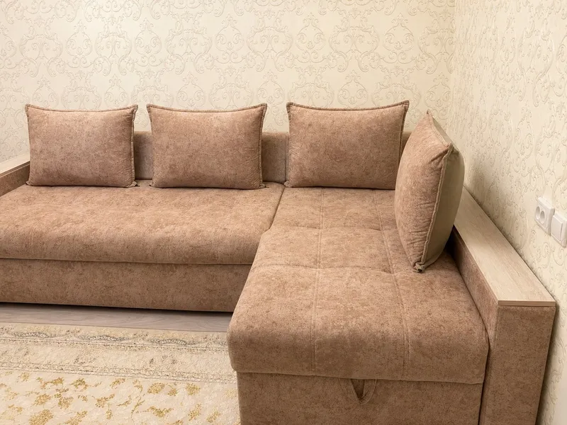 A’lo holatdagi burchakli divan. 1