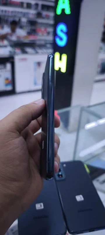 Samsung S22 vetnam yangi 8/128 7 Samsung S22 vetnam yangi 8/128 7