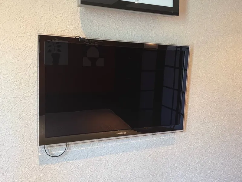 Samsung 40” Full HD UA40C6200UR 2 Samsung 40” Full HD UA40C6200UR 2