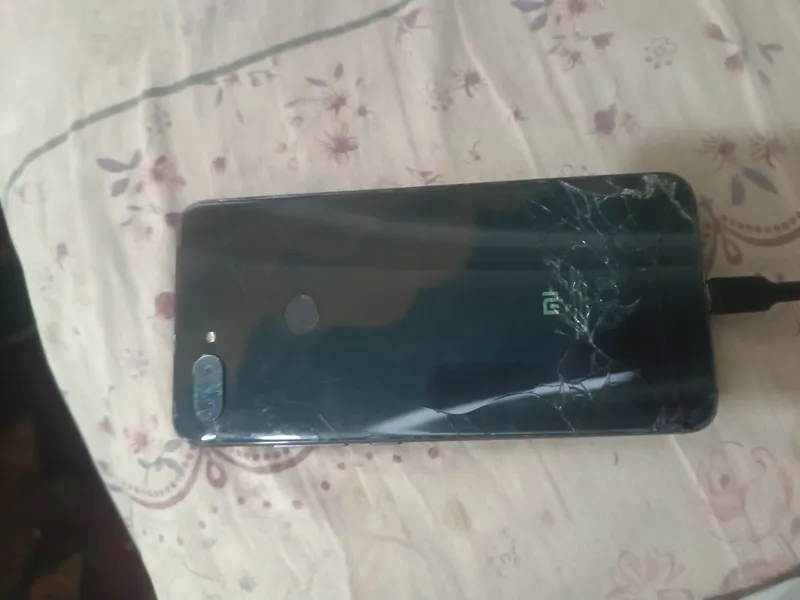 MI 8 LITE sotilad 64 4 MI 8 LITE sotilad 64 4