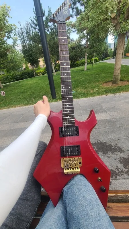 B.C.Rich warlock rave 2 gitara + Vox kombo kuchaytirgich 2 B.C.Rich warlock rave 2 gitara + Vox kombo kuchaytirgich 2