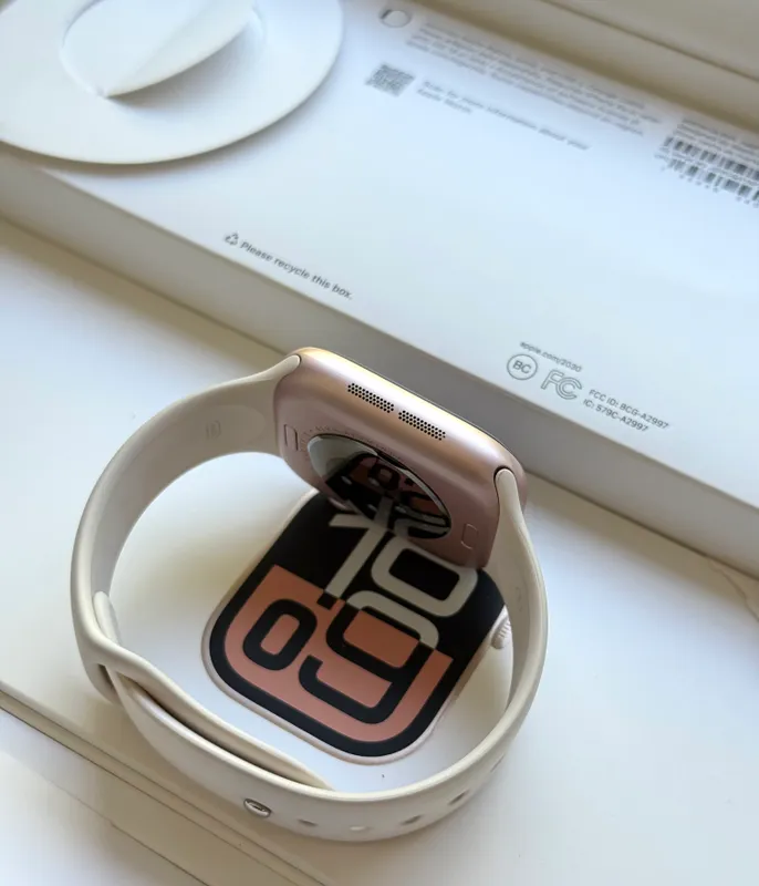 Apple iWatch 10 Gold 42mm 100% 3 Apple iWatch 10 Gold 42mm 100% 3