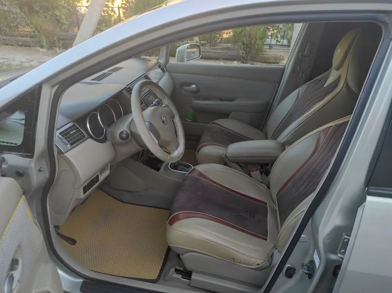 Nissan Tiida 1.6 8