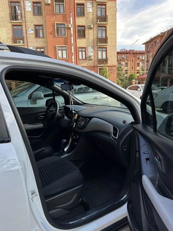 Tracker 1 avtomobili sotiladi 4 Tracker 1 avtomobili sotiladi 4