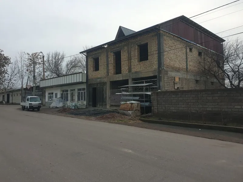 ПРОДАЕТСЯ дом с нежылыми помещениями — фото 3