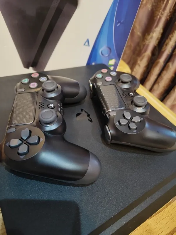 Playstation 4 slim 2 Playstation 4 slim 2