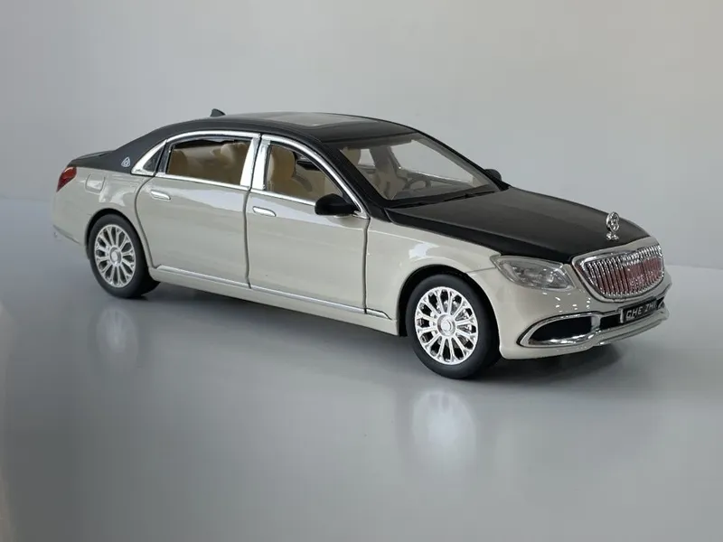 Modelka Mercedes-Benz Maybach S600 1:24 4