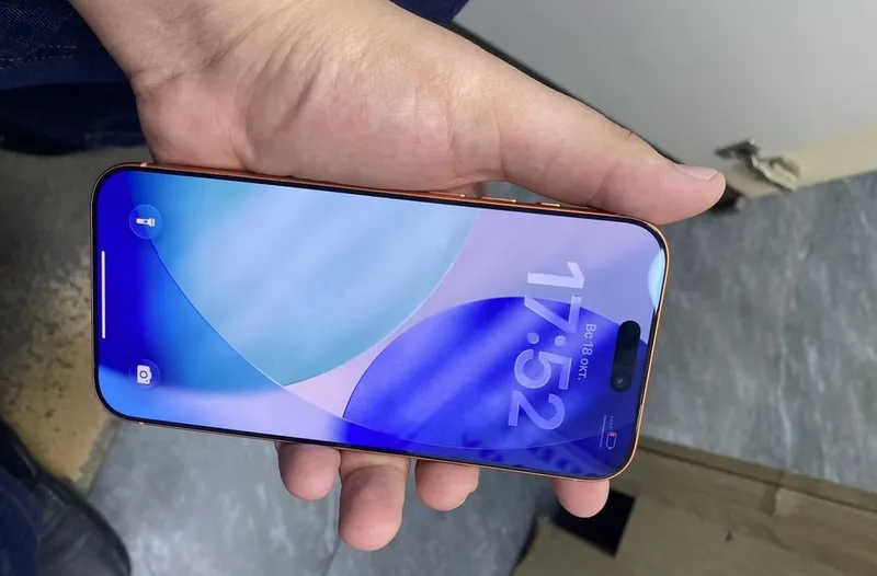 Iphone 17Max orenge 3