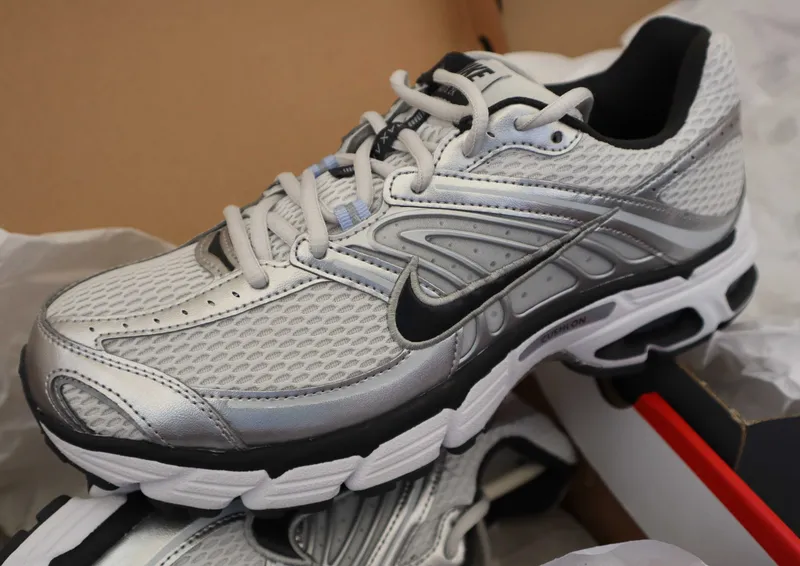 Мужские кроссовки Nike Air Max Moto 2K EUR 42.5 оригинал 1 Мужские кроссовки Nike Air Max Moto 2K EUR 42.5 оригинал 1
