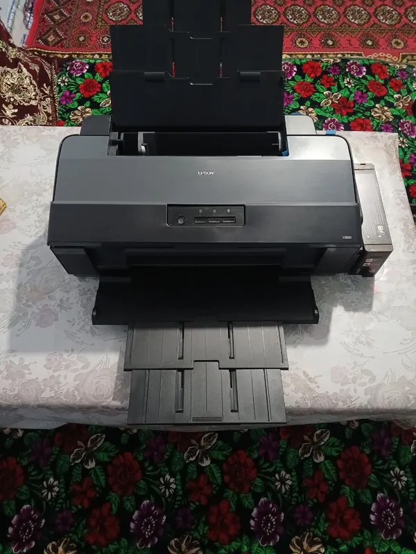 Printer. L1300 sotiladi