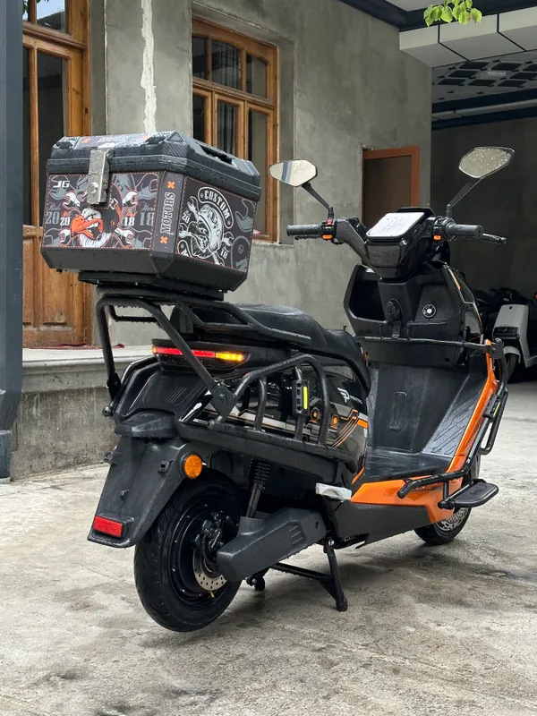 Skuter Sotiladi 4