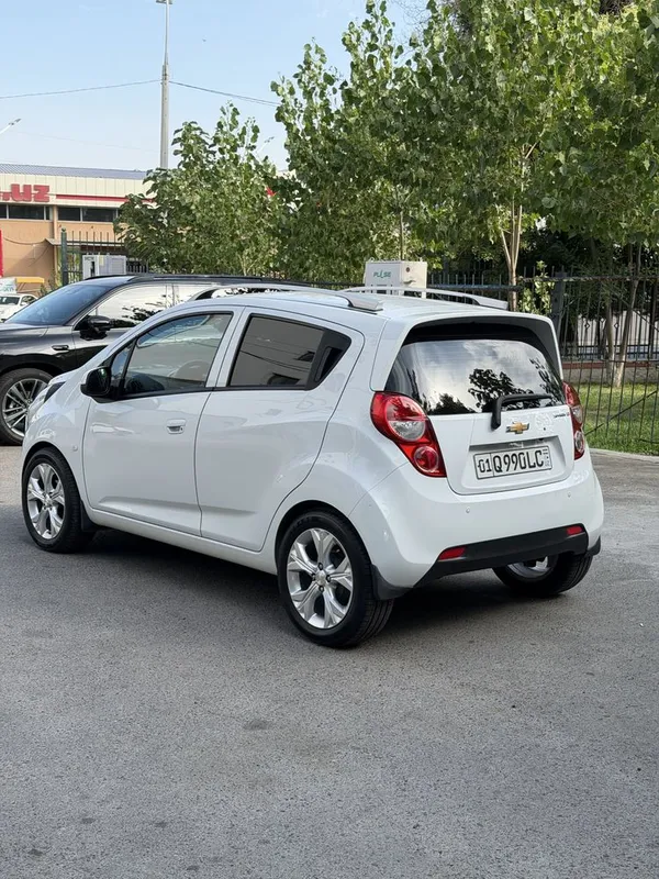Спарк Spark Avtomat 2022 yil Oq rang 3