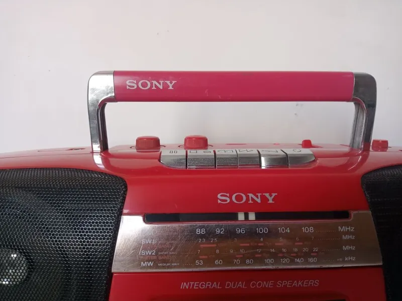 Магнитола SONY работают FM есть — фото 1