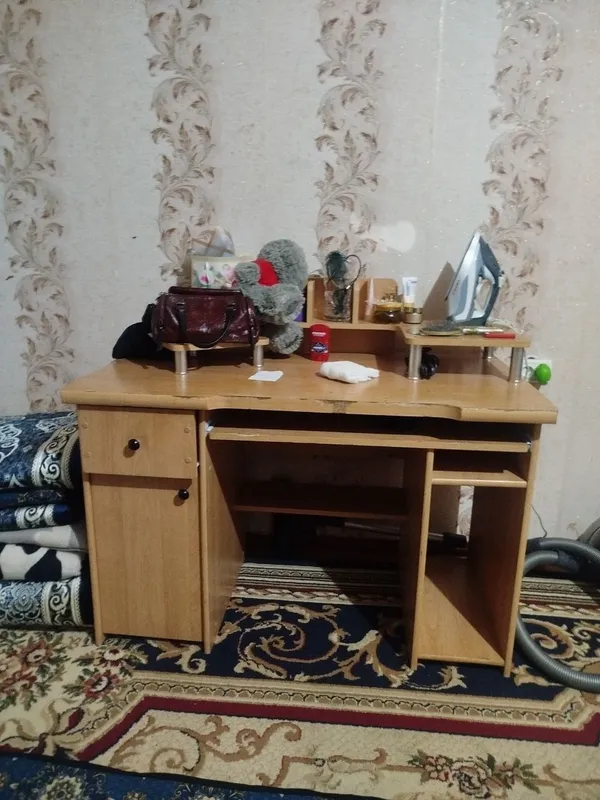 Письменный стол.